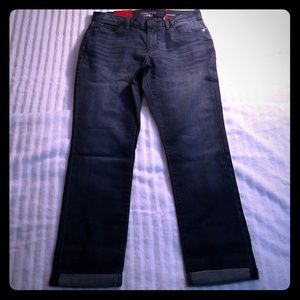 🌻NWT Jennifer Lopez Straight Fit Jeans🌻